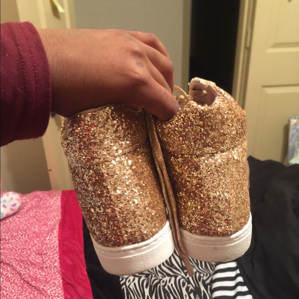 Shoes - Picture 3 of 6